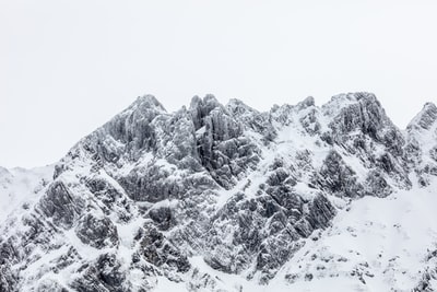 山上的白雪